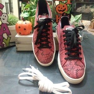 PUMA CLYDE SNAKESKIN LEATHER SNEAKER SIZE (9)